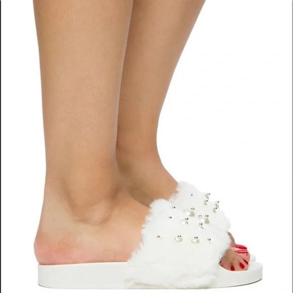 SALE! Bamboo Softy Fur Pearl Slides - Picture 3 of 4